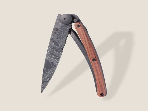 Deejo Serrated 37g, Coral wood / Topography