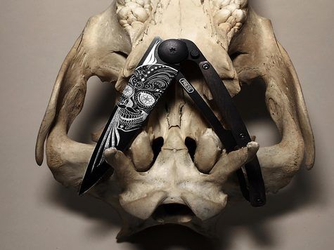 Deejo 37g, Ebony wood / Latino skull